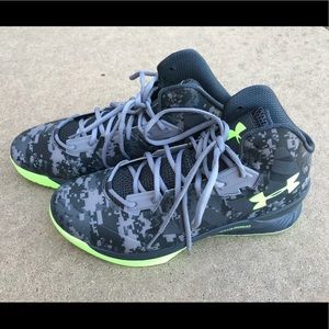 Under Armour Lightning 3 Charged Basketball Shoes